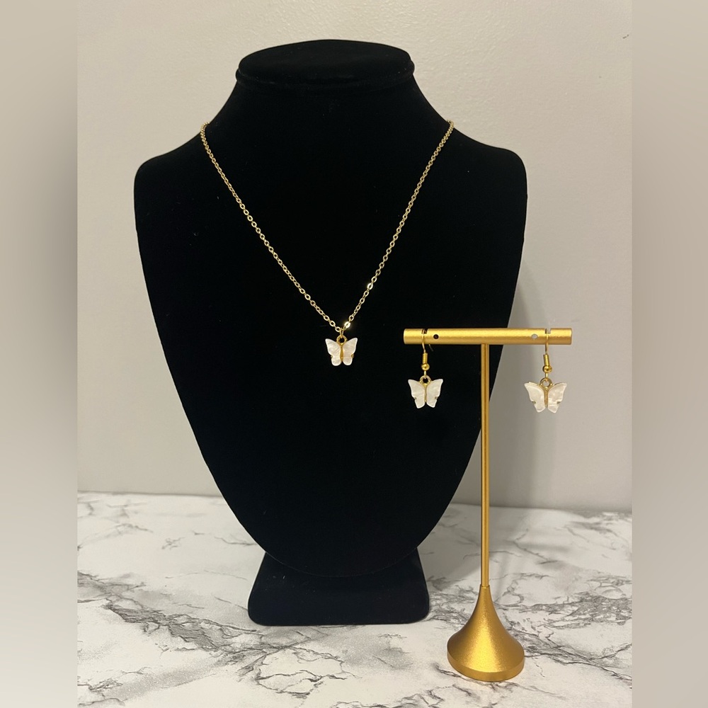 Light pink earring and necklace set